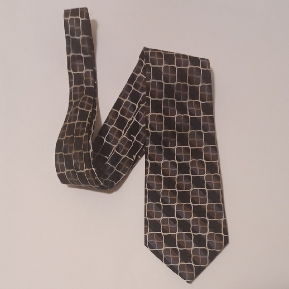 PAUL DIONE Sophisticated Black and Brown Geometric100% Silk Tie. - Picture 3 of 9